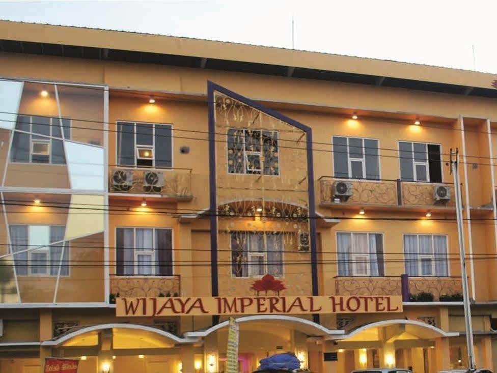 Wijaya Imperial Hotel Baturetno Exterior foto